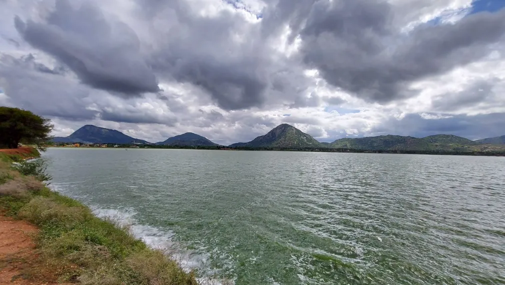 Kandavara Lake